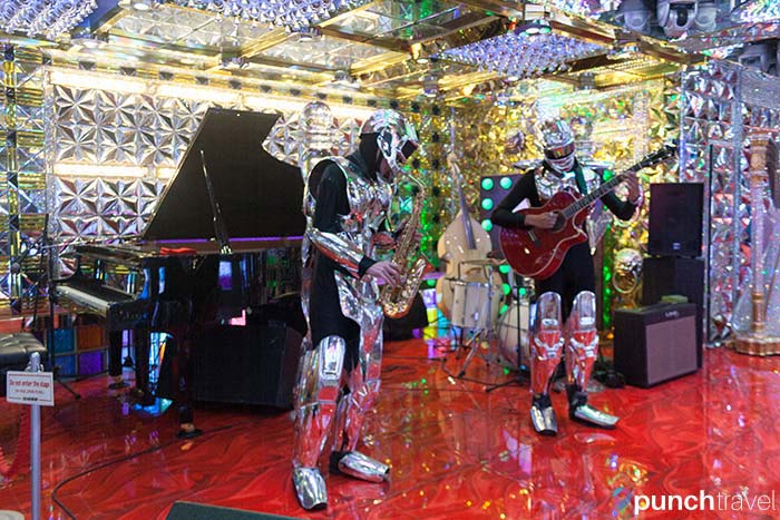 robot_restaurant_tokyo-7