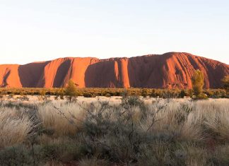 Comment survivre le trajet jusqu’à Uluru au Centre Rouge de l’Australie uluru_ayers_rock_australia-top